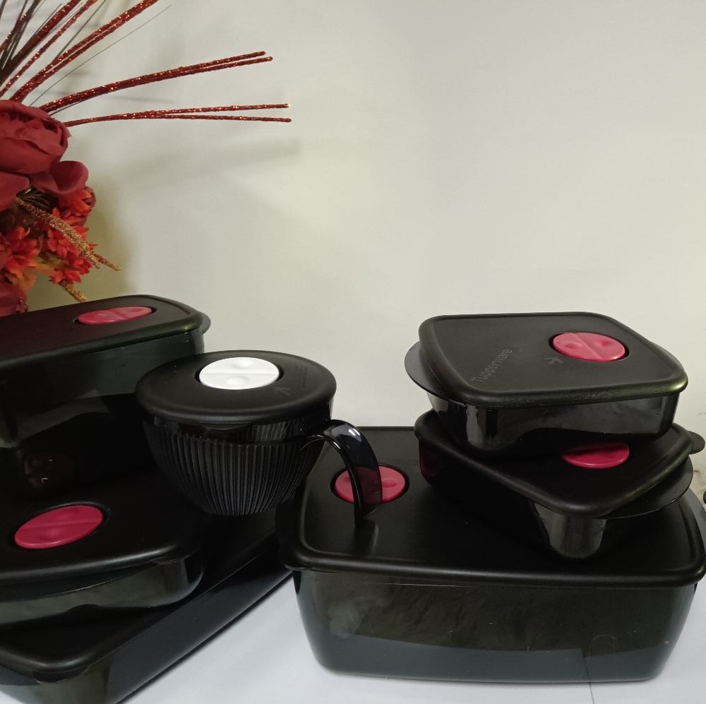 9 piece Tupperware set